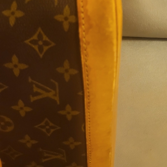 Louis Vuitton Handbag - Picture 3 of 10